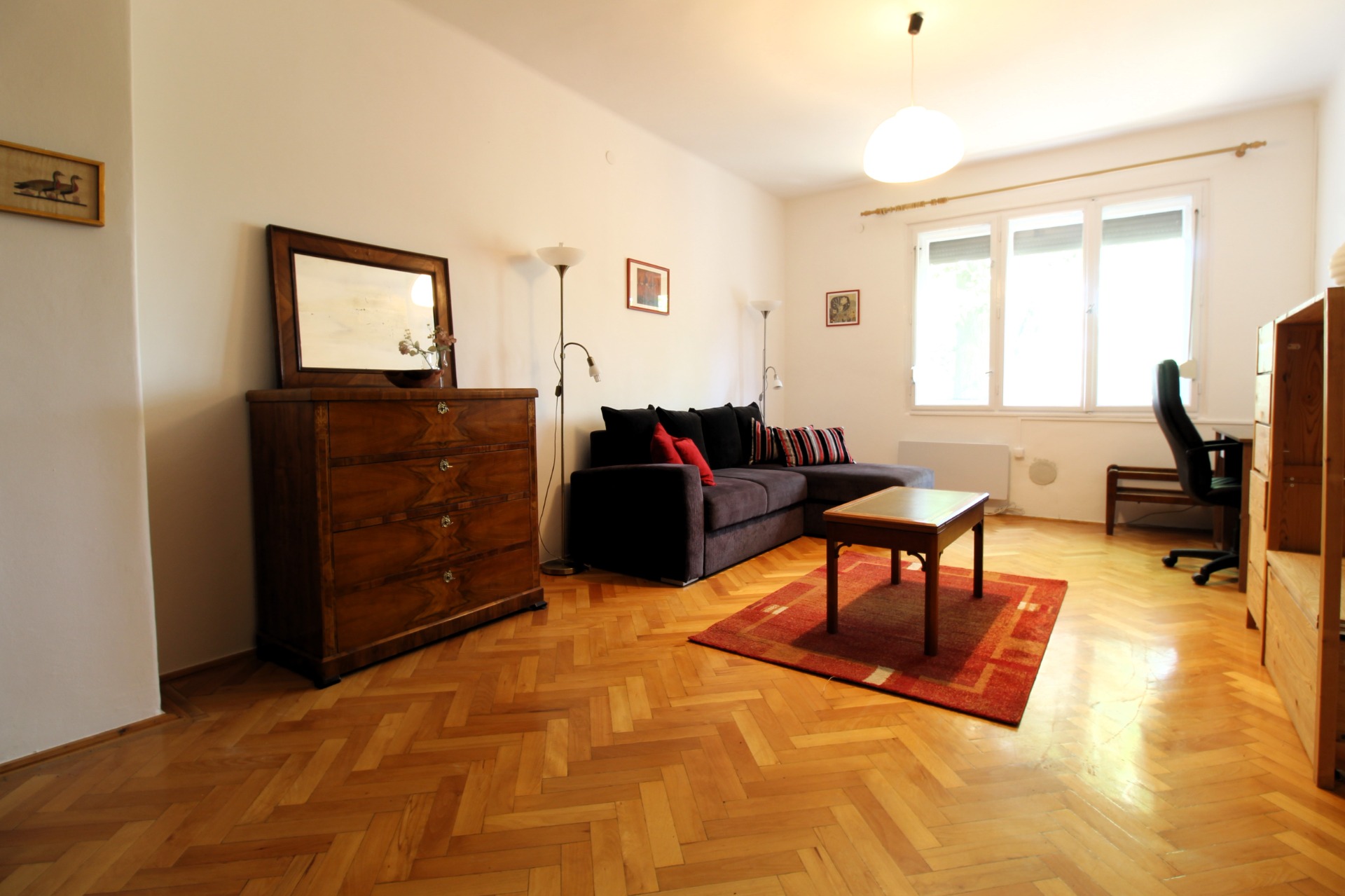 Pécs-egyetemvárosi, 50 m2-es, erkélyes téglalakás