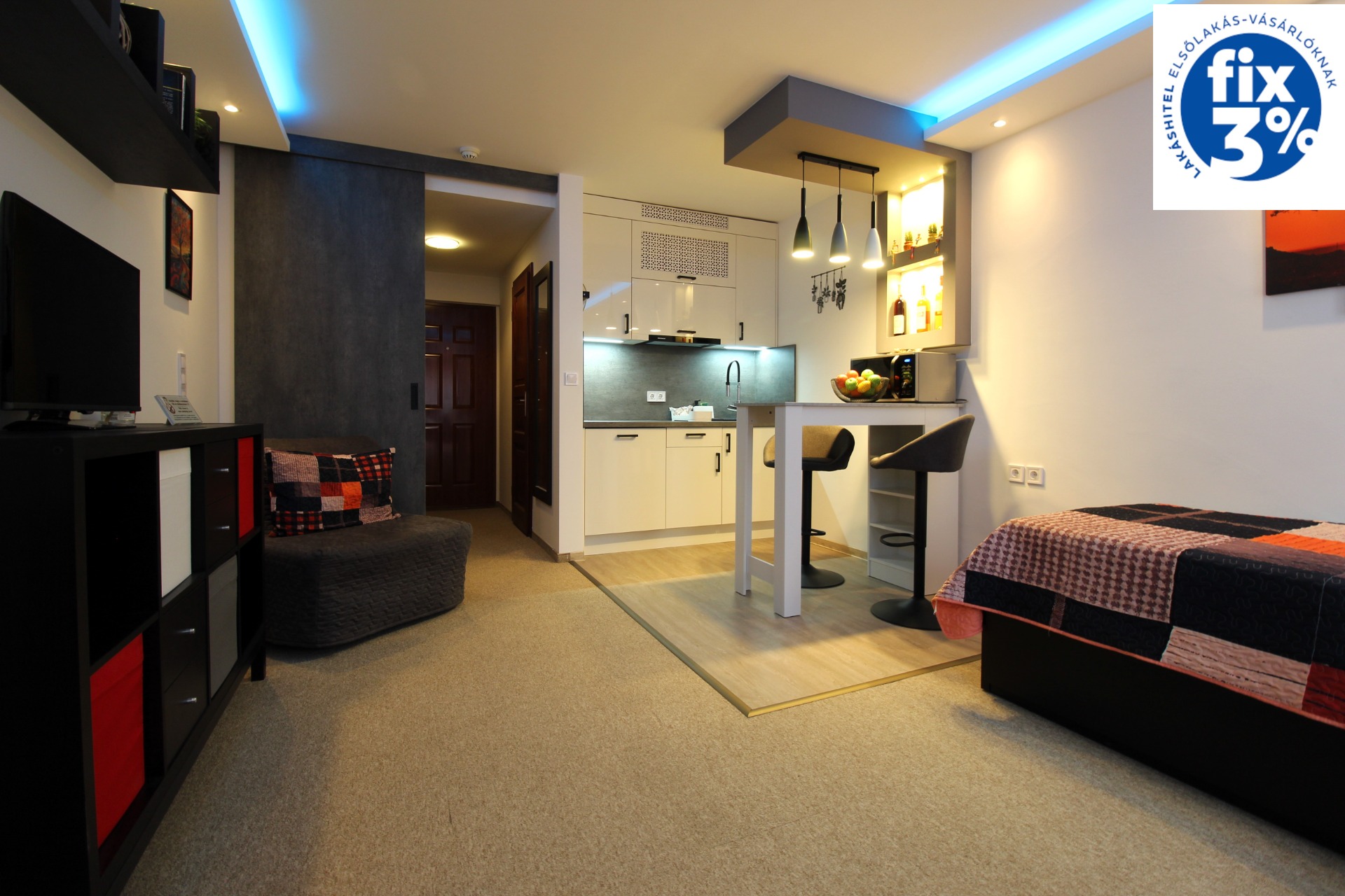 Pécs-belvárosi, felújított, 77 m2-es, 2 lakrészes lakás gk. beállóval