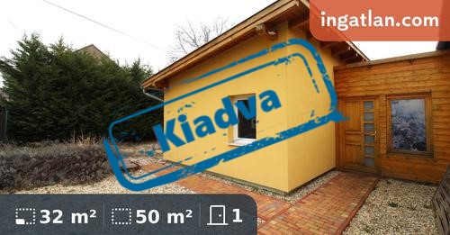 (KIADVA) Pécs-rácvárosi, kertkapcsolatos garzonlakás, udvari parkolóval