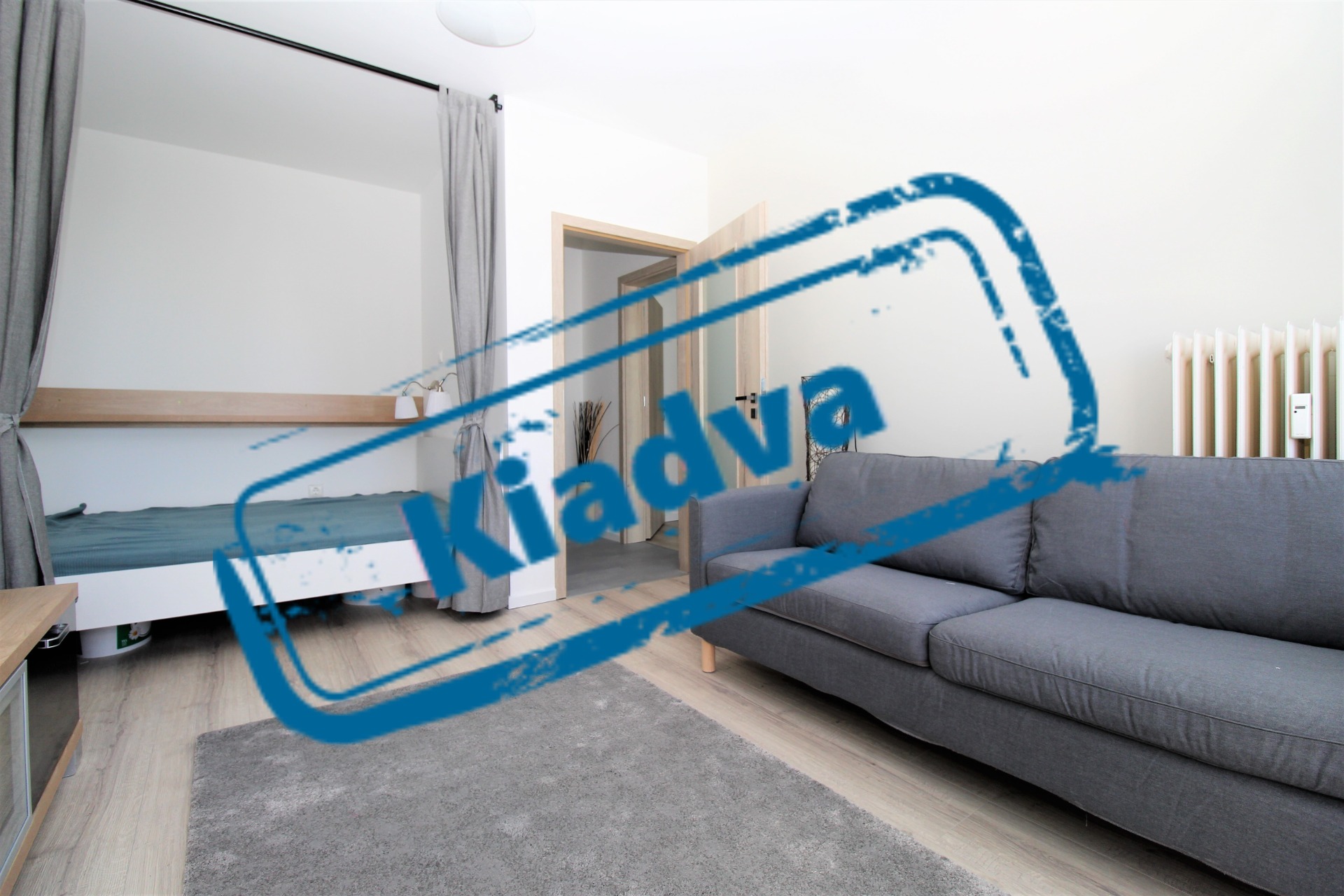***KIADVA*** Pécs-egyetemvárosi, felújított, 3 szobás, erkélyes panellakás