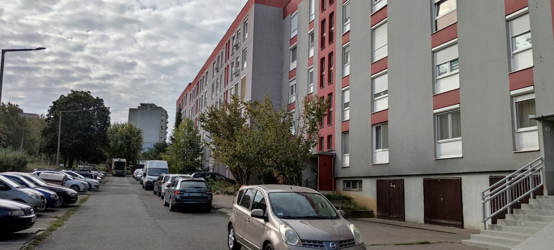 Pécs-kertvárosi, 50m2-es, 2 szobás, erkélyes panellakás